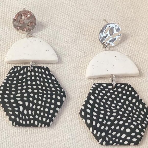 Kinsley Armelle Bonita Collection - Silver Dottie Earrings - Picture 2 of 2